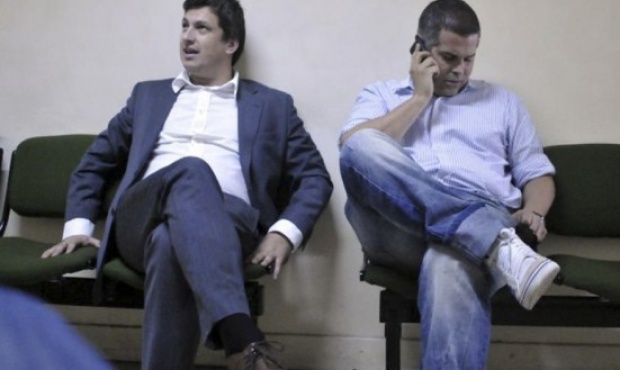 Bernabé Moschella (izq), titular de House to House, durante el juicio por "Manzanas Blancas". (Foto Infojus/InfoGEI)