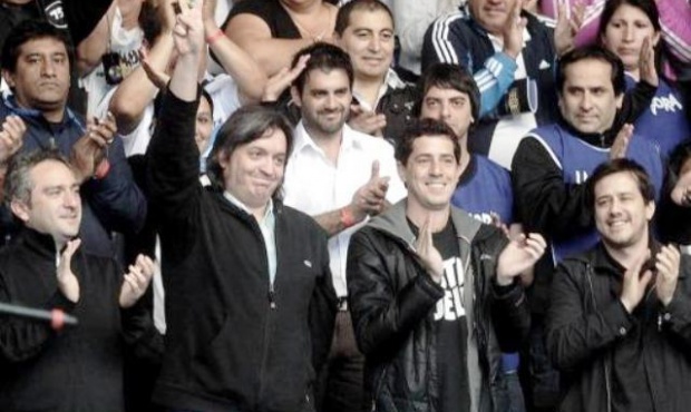 Máximo Kirchner con la plana mayor de La Cámpora durante el acto en el estadio de Argentinos Juniors. (Foto Télam/InfoGEI)