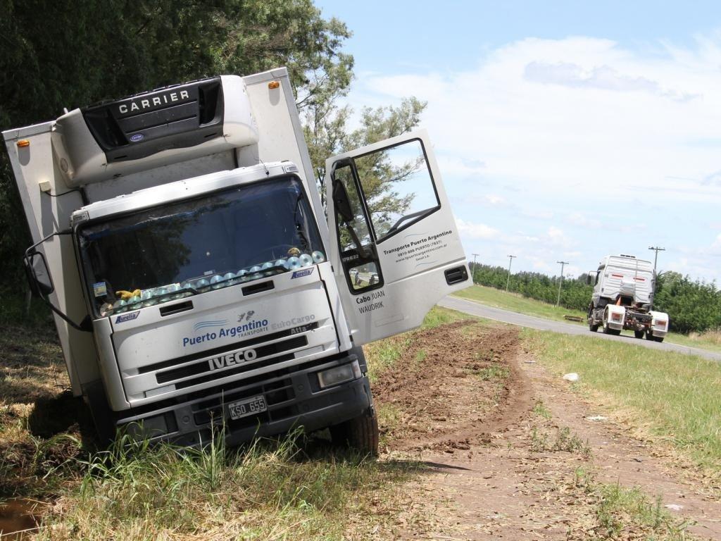 cayo-camion-a-la-zanja-2