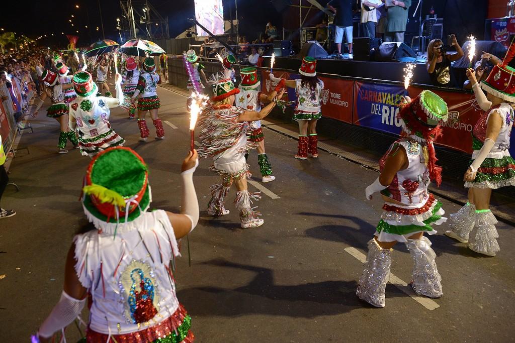 9 murgas con show de fuegos