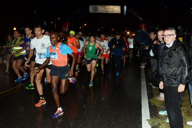 1 JULIO ZAMORA EN LA LARGADA DE MARATON NOCTURNA [640x480]