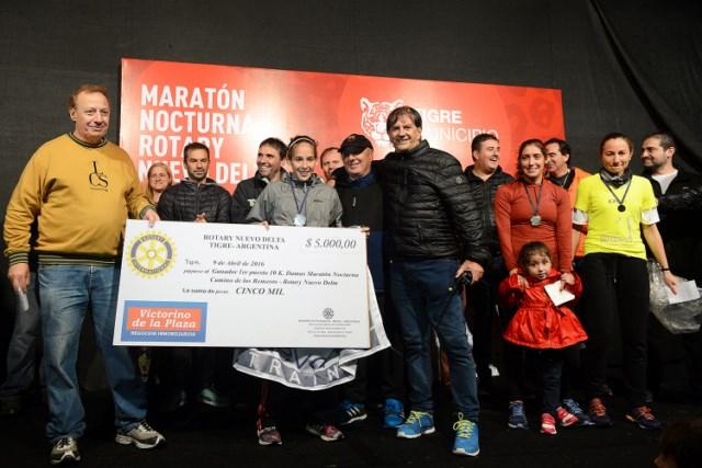 9 PREMIACION DE GANADORA 10KM DAMAS [640x480]