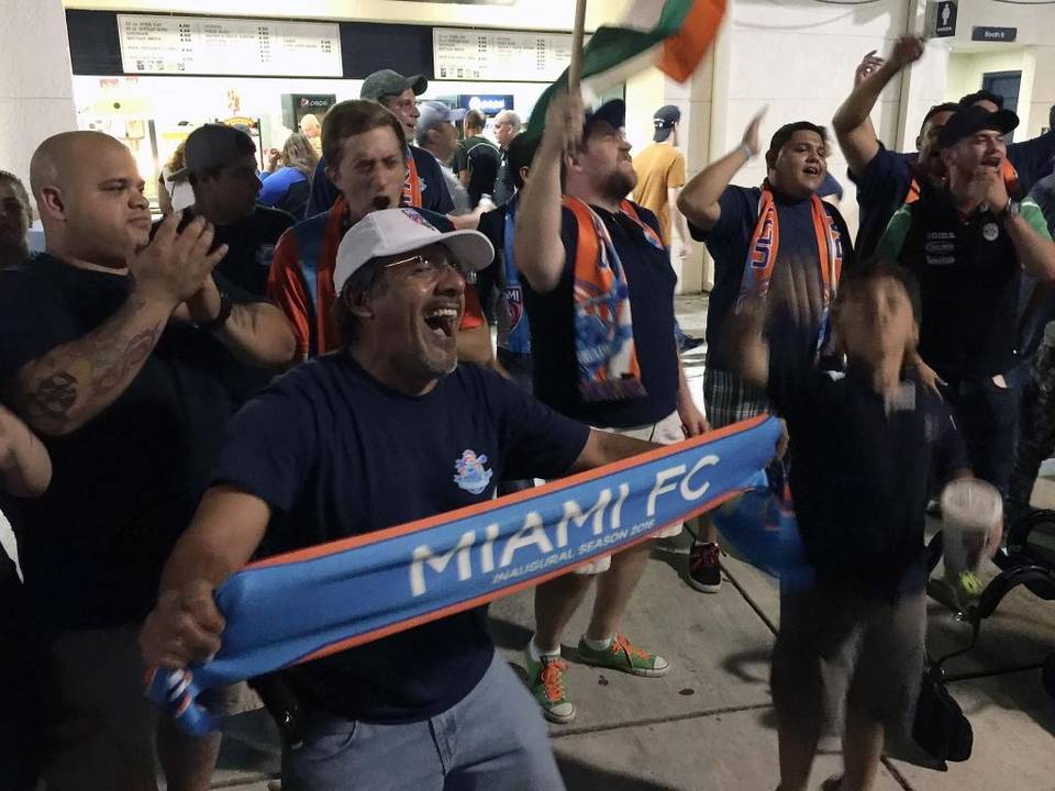 Miami FC three lnew au