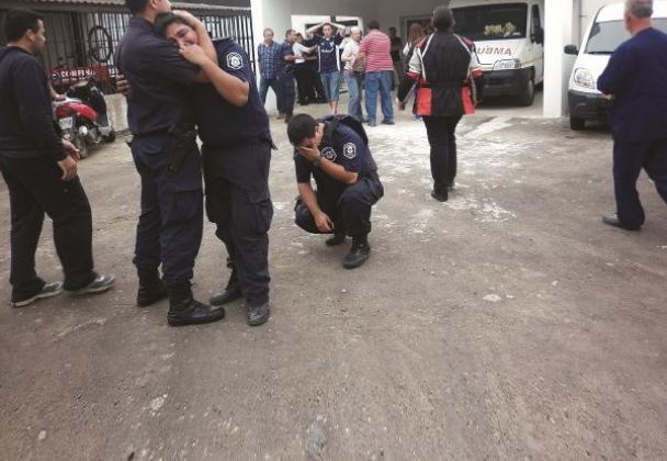 policias_llorando_800x600