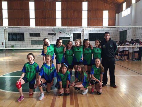 Sub 13: Pilar Flores, Nicole Chapuis, Paulina Sosa, Pilar Marmori, Camila Sassone, Oriana Bonacalza, Dt Juan Cruz Colazo, (Abajo) Martina Verdina, Mia Colame, Luciana Garcia, Lucila Guzzi y Ana Paula Pousa.