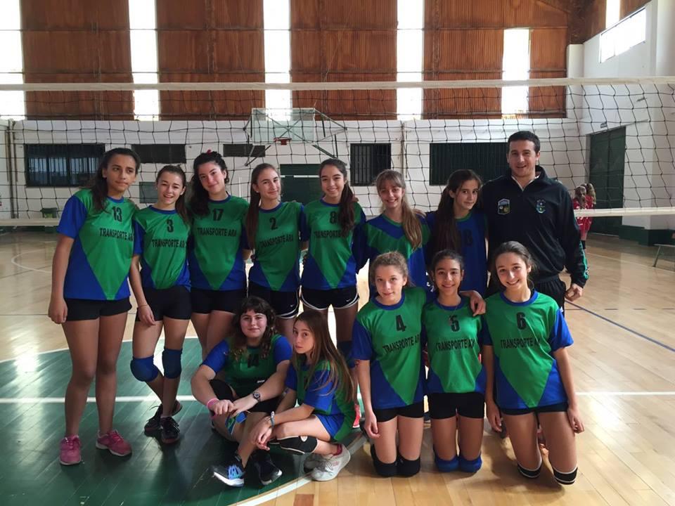 Sub 15: Ariana Petrosi, Araceli Colli, Sol Towsend, Donatella Bizzotto, Florencia Bou, Magali Zibana, Nicole Chapuis, (abajo) Juliana Muro, Lucila Guzzi, Marmori Pilar, Oriana Bonacalza y Pousa Ana Paula.