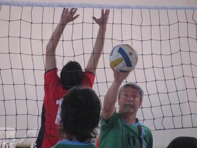 534176_263692577066606_486272545_n