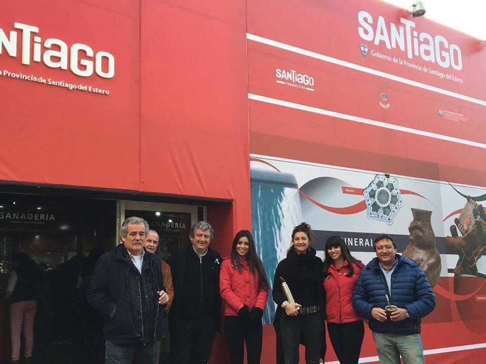 Mariana Genoud, tercera desde la derecha, junto a colegas en Palermo.