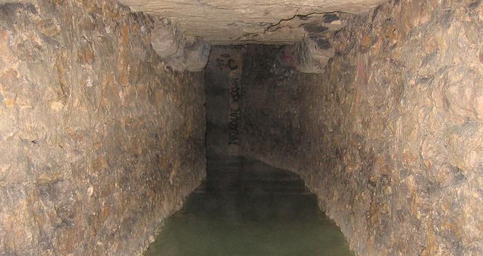 Catacumbas-de-paris-700x371