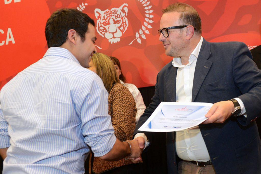 7-kopecek-entrega-diploma