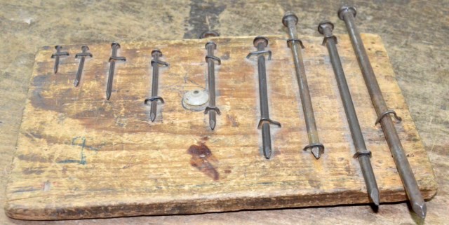 Muestra de clavos antigua